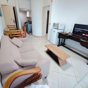 a living room with a couch and a piano at Apart Liberdade 4 Pessoas Garagem,Feirinha ,Hakka, Hóspitais in Sao Paulo