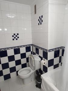 Ein Badezimmer in der Unterkunft Apartamento Santander, Playa Sardinero