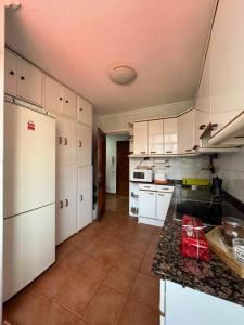 Küche/Küchenzeile in der Unterkunft Apartamento Santander, Playa Sardinero