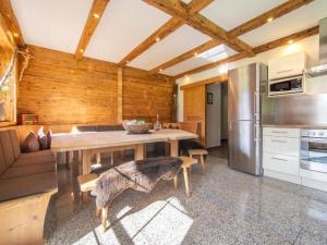 Kuchnia lub aneks kuchenny w obiekcie Blick zum Mayrhofen