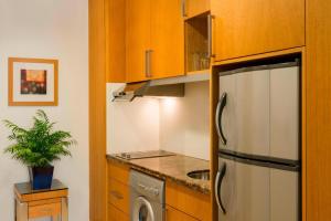 Una cocina o zona de cocina en Four Points by Sheraton Bur Dubai