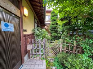 Vrt pred nastanitvijo 百代家 飛騨高山 初田町