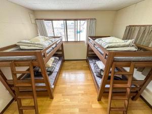 Postelja oz. postelje v sobi nastanitve 百代家 飛騨高山 初田町