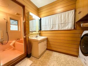 Kopalnica v nastanitvi 百代家 飛騨高山 初田町 + 29 fotografij
