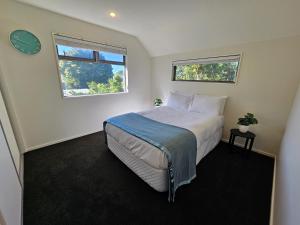 Postel nebo postele na pokoji v ubytování Azena Suites & Apartment