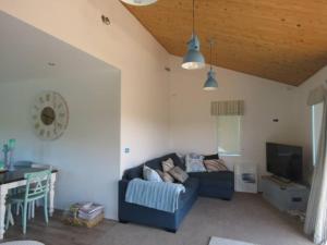 Ruang duduk di Forbes Hillside Hideaway