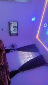 TV a/nebo společenská místnost v ubytování DBaLoGuN's HoMe ABEOKUTA- NEAR PANSEKE + 37 fotografií