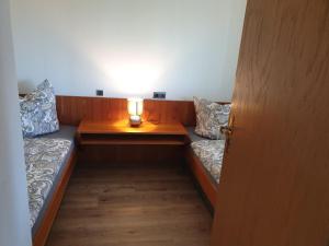 Χώρος καθιστικού στο Voll möbilierte Fehrienwohnung neben schönklinik in Bad aibling