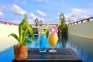 Bazén v ubytování Cheathata CTA Hotel Siem Reap nebo v jeho okolí