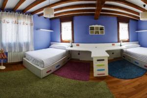 Fotografia z galérie ubytovania Casa con jacuzzi v destinácii Mompía