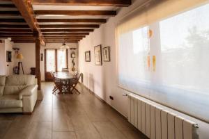 Fotografia z galérie ubytovania Casa con jacuzzi v destinácii Mompía