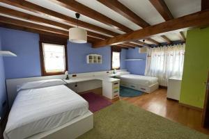 Fotografia z galérie ubytovania Casa con jacuzzi v destinácii Mompía