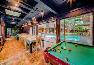a billiard room with a pool table and a pool tablesktop at 189summer villa曼谷中心Asok&Thong Lor顶级豪宅庄园泳池别墅 in Bangkok