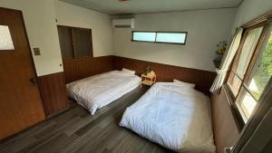 Postel nebo postele na pokoji v ubytování 湊庵 路考茶-so-an rokocha-