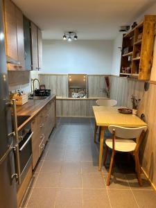 Η κουζίνα ή μικρή κουζίνα στο House apartment Baby L - near the Railway Station