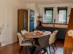 Fotografie z fotogalerie ubytování Cozy Forest-Edge Getaway v destinaci Sondel