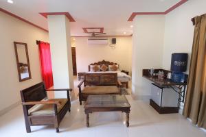 Un lugar para sentarse en MVT Guesthouse & Restaurant