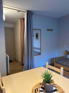 Katil atau katil-katil dalam bilik di Appartement avec cabine +2 gambar