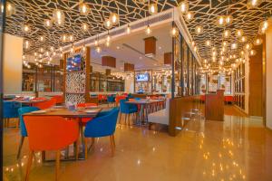 Best Western Plus Chandigarh Mohali餐厅或其他用餐的地方