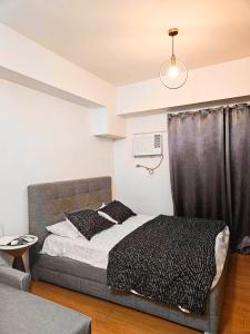 Ένα ή περισσότερα κρεβάτια σε δωμάτιο στο 8 Adriatico Condo near US Embassy +15 φωτογραφίες