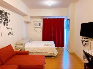 Μια τηλεόραση ή/και κέντρο ψυχαγωγίας στο 8 Adriatico Condo near US Embassy