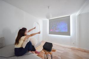 TV a/nebo společenská místnost v ubytování hoho 高松駅 港近くの1日1組限定の貸切宿