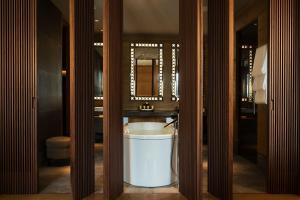 Un baño de The Chedi Andermatt