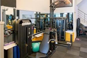 Fitness centrum a/nebo fitness zařízení v ubytování RedDoorz Near Stasiun Tanjung Karang Lampung