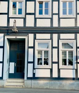 a building with a blue door and windows at Innerste City Getaway in Goslar