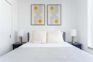 Ένα ή περισσότερα κρεβάτια σε δωμάτιο στο Rincon Hill 1BR w WD Gym Pool nr Tech HQs SFO-780 +19 φωτογραφίες