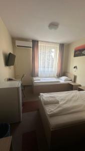 FREE PARKING, FREE BREAKFAST, only 15 minutes to City Center 1117 Budapest, Hunyadi János út 6 kép - 2