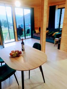 Część wypoczynkowa w obiekcie Ushguli Highland Cottage