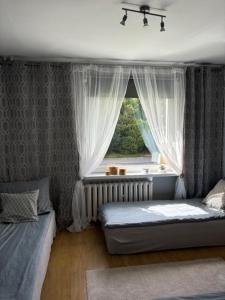 Ένα ή περισσότερα κρεβάτια σε δωμάτιο στο Gdynia Apartament Torpedownia