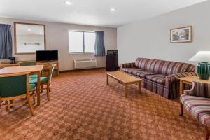 Gallery image of Super 8 by Wyndham St. Charles in Saint Charles