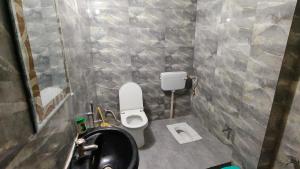 Bany a Hotel Raju Homestay Ayodhya 150 Meters from Shree Ram Janmbhoomi Temple 200 Meters from Ayodhya Dham Railway Station