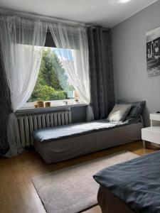 Ένα ή περισσότερα κρεβάτια σε δωμάτιο στο Gdynia Apartament Torpedownia