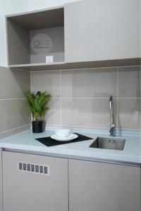 Η κουζίνα ή μικρή κουζίνα στο KL-Trion-OS-Studio-G-Shortstay