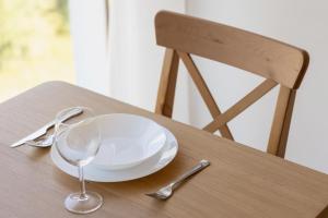 Fotografie z fotogalerie ubytování Beżowy Apartament Przy Parku w Katowicach z Widokiem na Staw i Biurkiem by Noclegi Renters v Katovicích + 12 fotografií