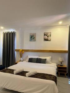 a hotel room with two beds and a window at SAMOT KHSACH RESORT ll in Kampot