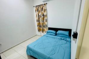 Postel nebo postele na pokoji v ubytování Rest & Go Homestay Tiara Sendayan