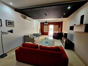 a living room with a red couch in a room at Unique apartment and location in Vittoriosa