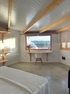 a large room with a bed and a window at La Tierrua home in Tefía
