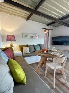 a living room with a couch and a table at La Tierrua home in Tefía