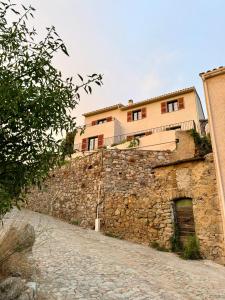 a building on top of a stone wall at Villa Casa Savelli in Corbara +40 photos