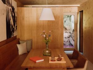 Posedenie v ubytovaní Rote Wand Gourmet Hotel, a Member of Design Hotels