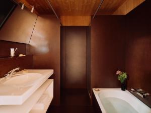 Kúpeľňa v ubytovaní Rote Wand Gourmet Hotel, a Member of Design Hotels