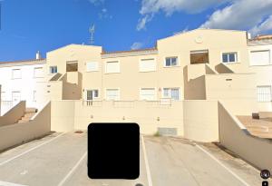 Το κτήριο όπου στεγάζεται  το διαμέρισμα