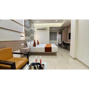 Posezení v ubytování Hotel Ashray Inn Express + 37 fotografií