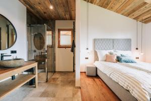 Krevet ili kreveti u jedinici u okviru objekta Almchalet - Luxus am Fuße der Koralpe