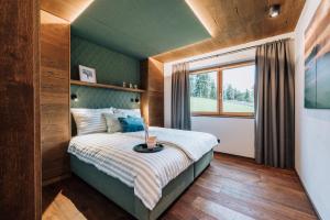 Krevet ili kreveti u jedinici u okviru objekta Almchalet - Luxus am Fuße der Koralpe